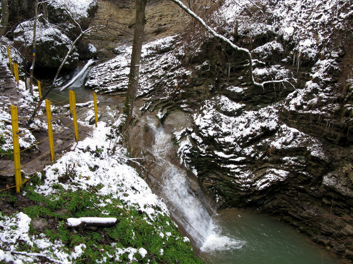 Второй водопад «Каскадный»