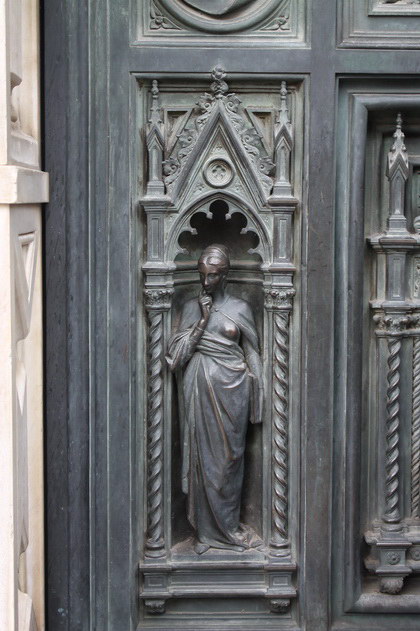 Фрагмент бронзовой двери кафедрального собора Санта Мария дель Фьоре
