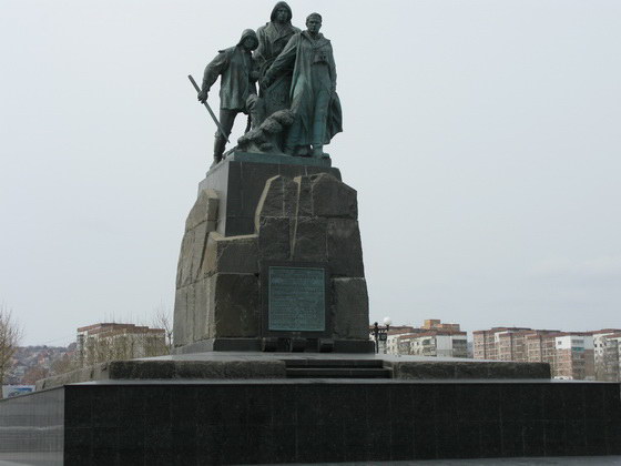 Памятник рыбакам на мысе Любви