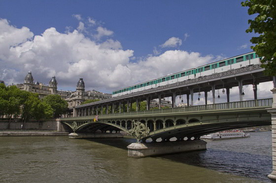 Мост в Париже