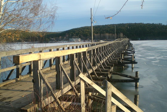 Деревянный мост через реку Белая