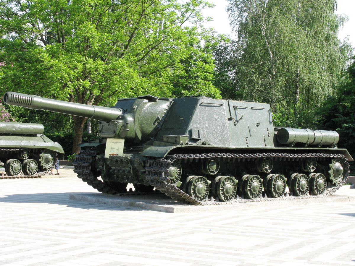 Музей военной техники в парке 30-летия Победы