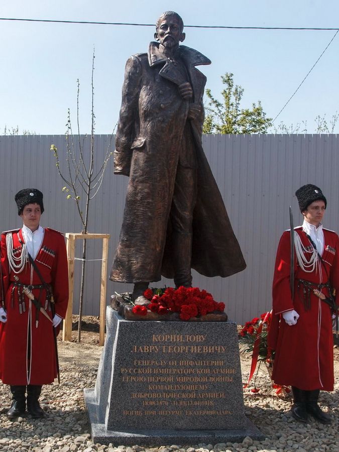 Памятник Л.Г. Корнилову