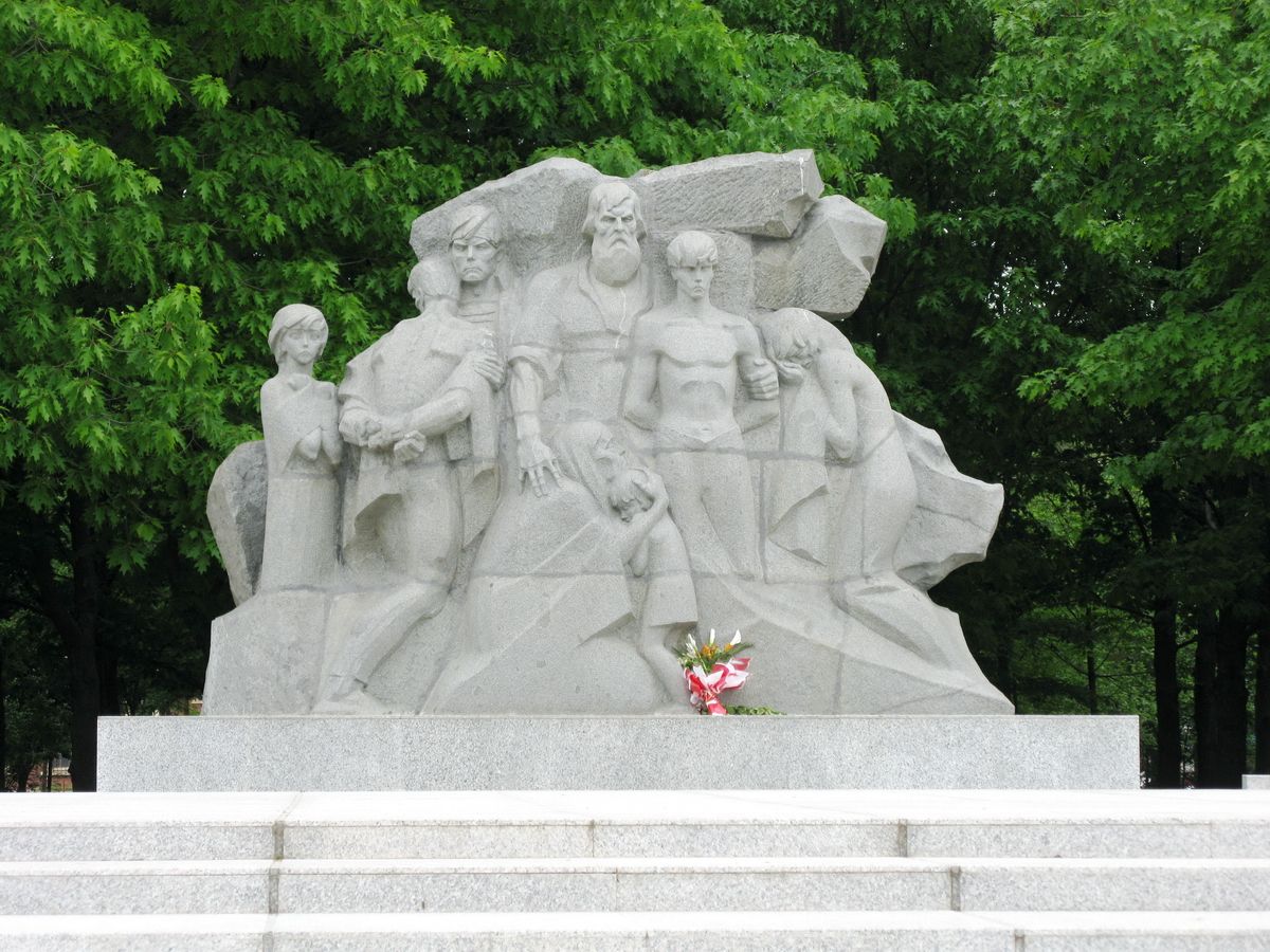 Памятник 13 тысячам краснодарцам - жертвам фашистского террора